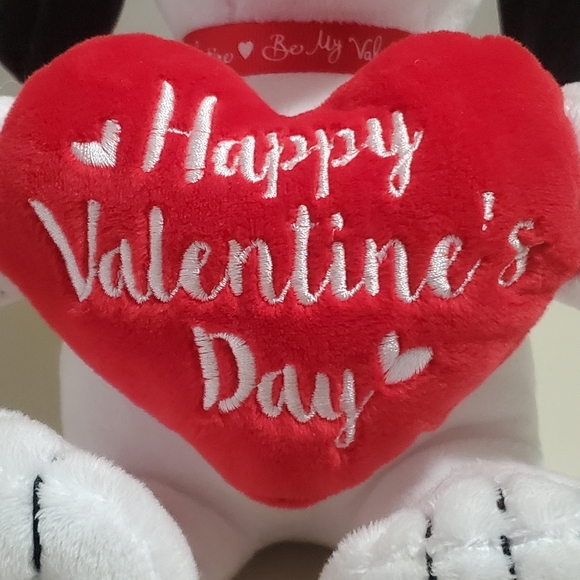 Snoopy Peanuts Be My Valentine Plush Animated SongValentines Day 2024 CVS - Picture 2 of 7